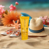 کرم ضدآفتاب بیرنگ لافارر با SPF30، مناسب پوست خشک و معمولی حجم 40 میلیلیتر